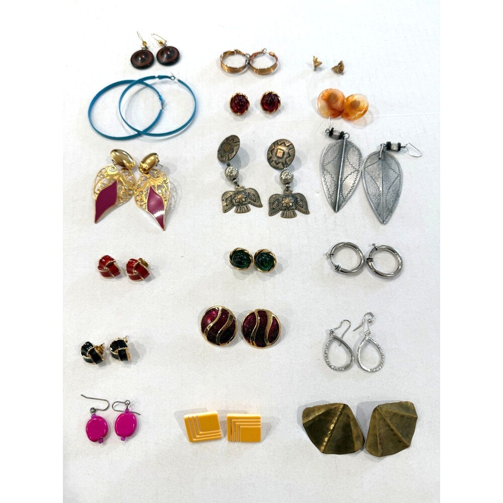 18 pairs of Vintage Pierced Ear Earrings Fashion Jewelry